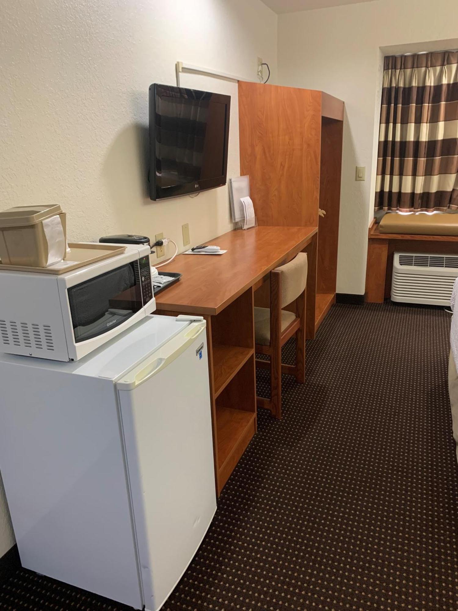 Microtel & By Wyndham Rice Hotel